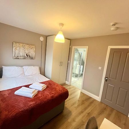The Winstre Borehamwood Room photo