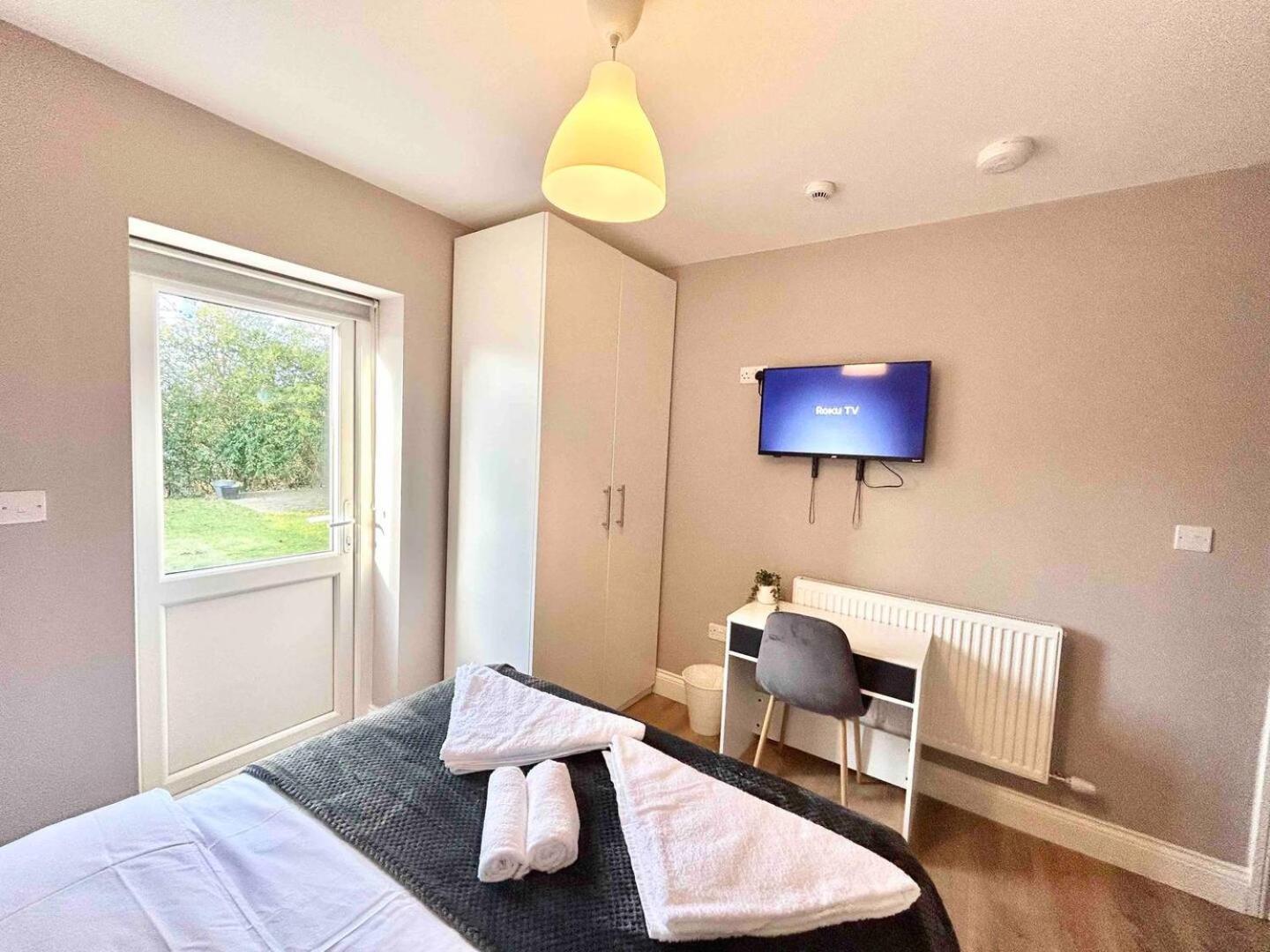 The Winstre Borehamwood Exterior photo