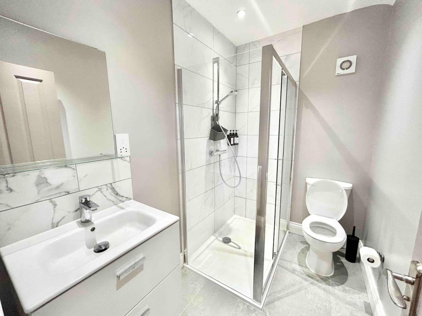 The Winstre Borehamwood Exterior photo