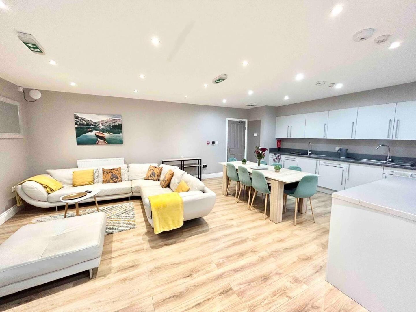 The Winstre Borehamwood Exterior photo